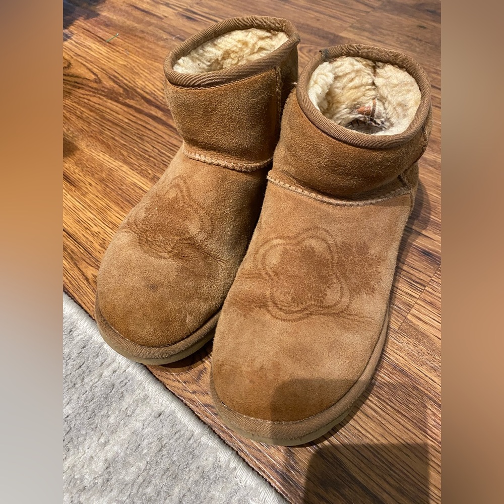 SOLD UGG Mini Kimono Chestnut Suede Boots Size 6